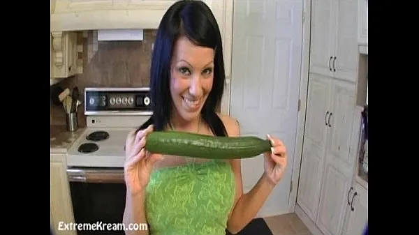 Vis Kream fucking her holes with her vegetables until she squirts mine filmer