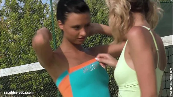 Mostra Lesbiche Aneta e Debby fanno sesso bollente sul campo da tennis di Sapphic Eroticai miei film