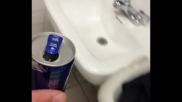 Mostrar masturbándome en mi redbull y bebiéndolo mis películas