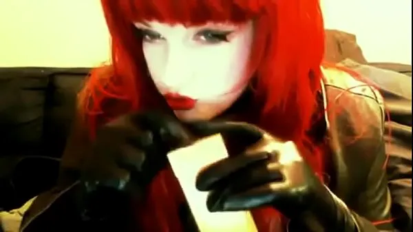 Tunjukkan goth redhead smoking Filem saya