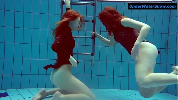 Tampilkan Two hot teens underwater Film saya