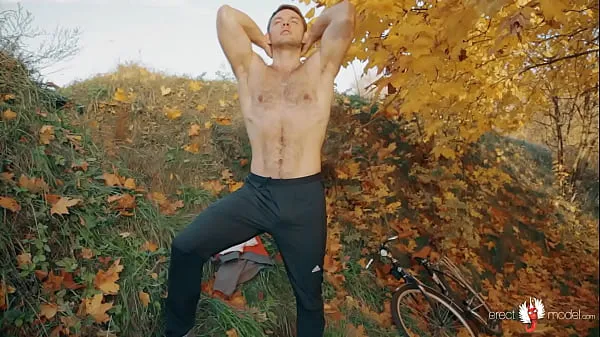 عرض Nude gay bear cyclist and masterbating under the autumn tree أفلامي