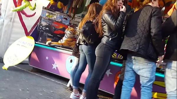 عرض Candid a perfect teen girl bubble butt in black jeans with his boyfriend while they are shopping أفلامي