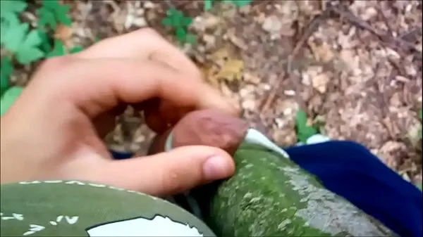 Mutasd a NETTLES & CUM IN THE FOREST (nettles and blowjob in the forest filmjeimet