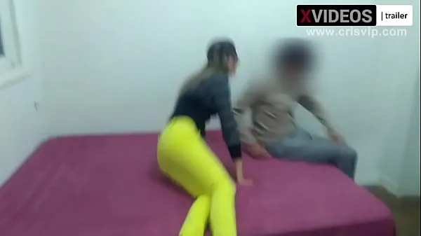 Afficher Cristina Almeida dans son premier gangbang avec 4 négros, roulé anal, dp, bu du lait. Le tout devant le cor de son marimes films