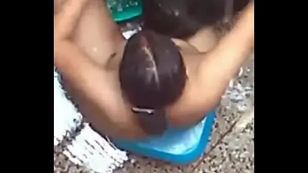 Mostrar Indias Bañándose al aire libre desnudo mis películas