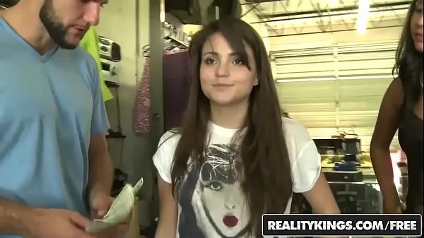Εμφάνιση Cute teen (Cara Swank) and her friend share a dick for a lil cash - Reality Kings Ταινιών μου