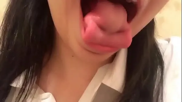 Japanese girl showing crazy tongue skills내 영화 표시