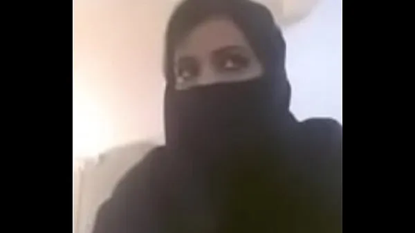 Laat Muslim hot milf expose her boobs in videocall mijn films zien