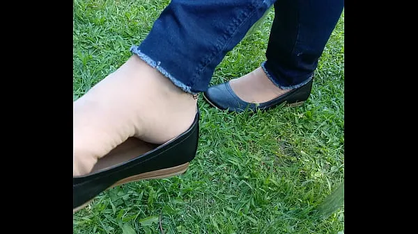 Mostrar juego de zapatos al aire libre con medias transparentes mis películas