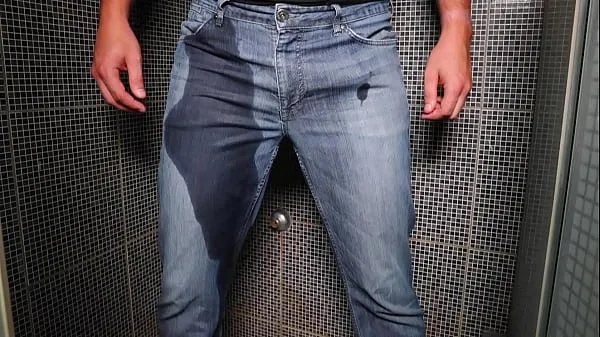 Mostrar Mijando dentro da minha calça jeans terminou com grande porra meus filmes