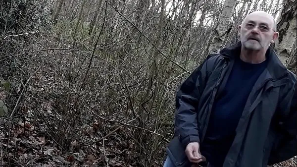 Mutasd a CBT - Stinging Nettles & Exposed Cock & Balls filmjeimet