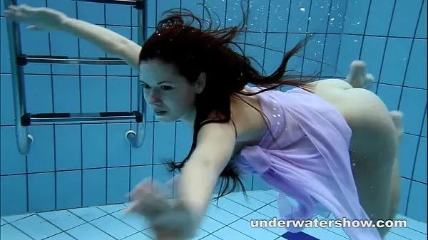 Tampilkan Aneta shows her gorgeous body underwater Film saya