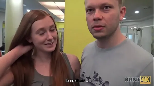 Afficher HUNT4K. Le couple s'entraînait dans le gymnase lorsqu'un riche chasseur est apparumes films