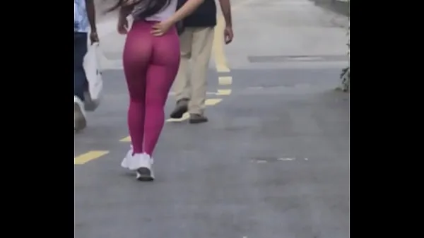 Mostrar Casado casi desnudo en la calle en leggings transparentes Luana Kazaki mis películas