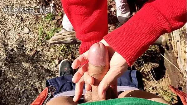 Mostrar GUAU ! Pequeña colegiala que camina en el bosque termina con una corrida de un amigo mis películas