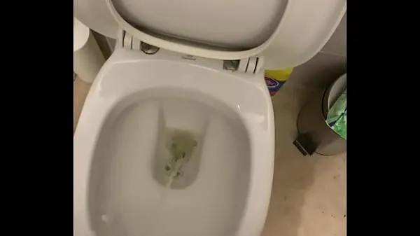 Me peeing in a toilet میری فلمیں دکھائیں