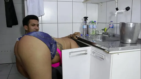 Show The cocky plumber stuck the pipe in the ass of the naughty rabetão. Victoria Dias and Mr Rola my Movies