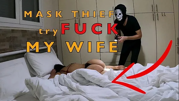 Показать Грабитель в маске пытается трахнуть мою жену в спальне мои фильмы