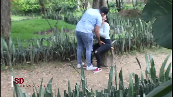 SPYING ON A COUPLE IN THE PUBLIC PARK میری فلمیں دکھائیں