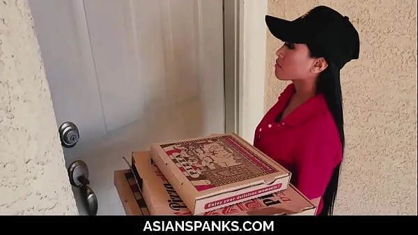 Εμφάνιση Pizza Delivery Teen Cheated by Jerking Guys (Ember Snow) [UNCENSORED Ταινιών μου