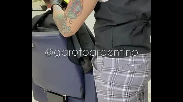 NAKED BARBER FUCKS HARD AFTER SERVICE garotoargentino barbershopputao私の映画を表示