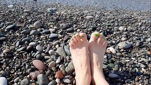 Sea-salted feet and toes of Dominatrix Nika. Lick her toesFilmlerimi göster