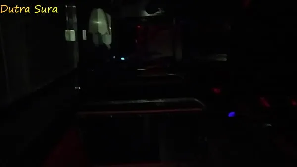 放映I was dancing in the bus seat and they kicked me out. So I went to have sex in the cabin我的电影