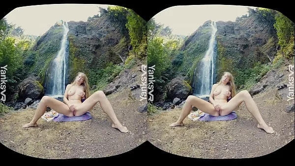 Näytä Yanks Amateur Beauty Verronica Masturbating In VR elokuvani