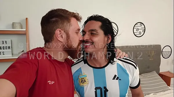 Mostrar WORLD CHAMPION y festejan Argentina Campeon Mundial con besos , mamada , y cogida a pelo. Pregunta por el Bonus Extra mis películas