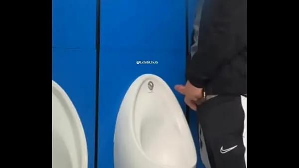 عرض Risky urinal cum in busy public bathroom أفلامي