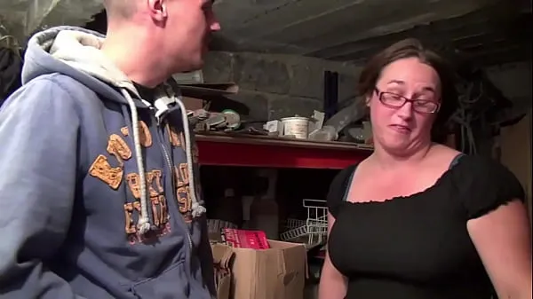 HOLLYBOULE - Florence a bbw does a gang bang with amateurs in a cellar میری فلمیں دکھائیں