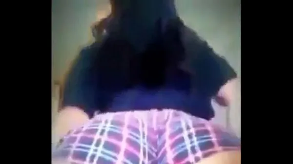 Visa Thick white girl twerking mina filmer