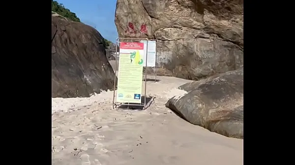 Mostrar Renatinha Mello - HotWife Exibicionista visitando a praia de Abricó com os amigos mis películas