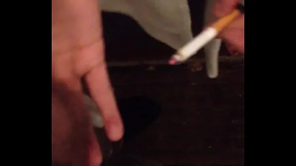 Mutasd a Putting my cigarette out on my boywhore's balls filmjeimet